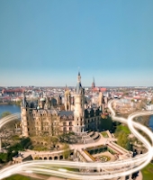 Luftbild Schloss Schwerin mit Glasfasern, Copyright: SWS